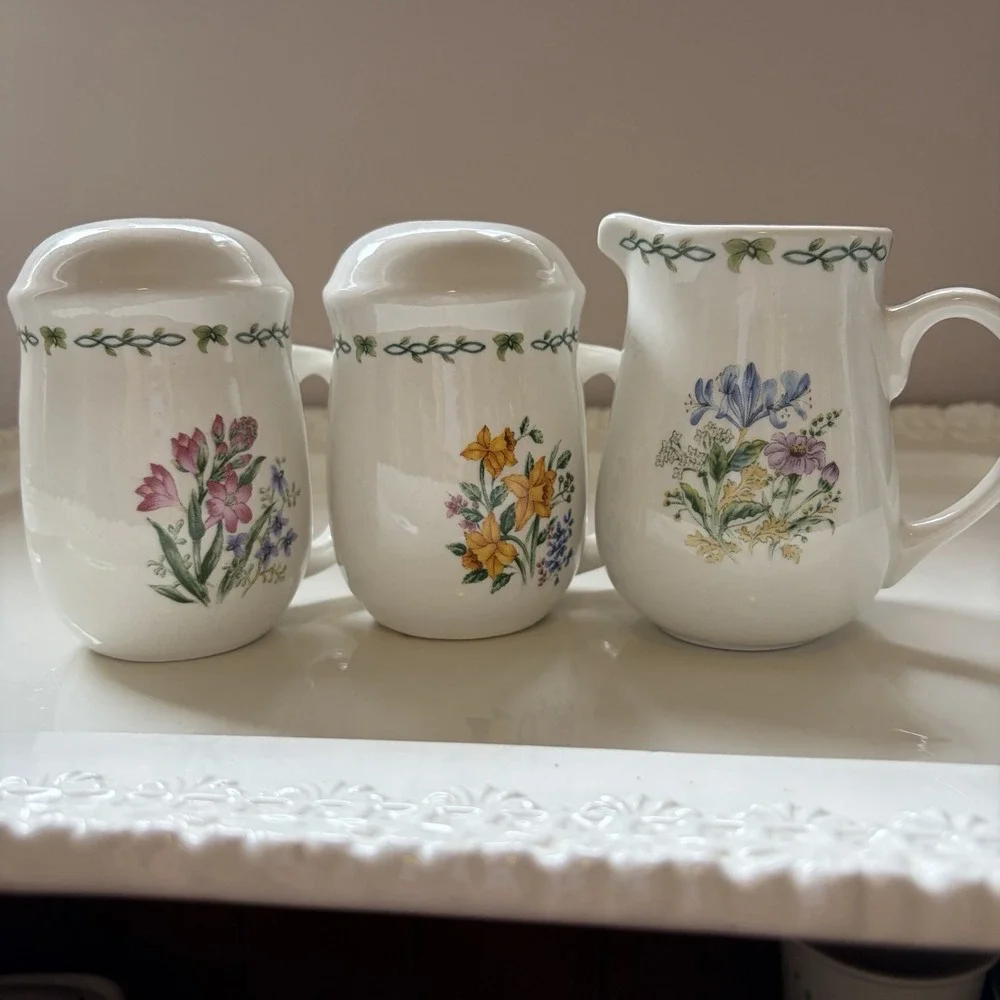 Thomson Pottery Floral Garden China Creamer & Covered Shakers Set Microwave Safe